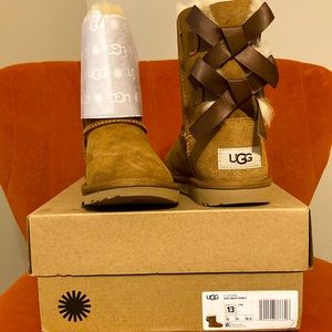 Brand new never been worn Kids 13 Bailey Bow ll Ugg in color Chestnut